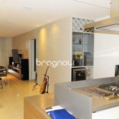 Apartamento com 117m², 3 quartos (sendo 3 suítes), 3 garagens, no bairro Centro em Florianópolis