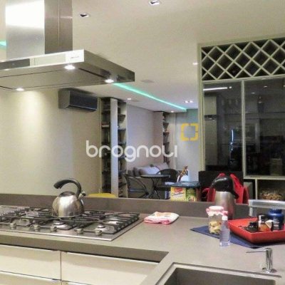 Apartamento com 117m², 3 quartos (sendo 3 suítes), 3 garagens, no bairro Centro em Florianópolis
