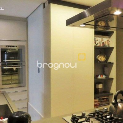 Apartamento com 117m², 3 quartos (sendo 3 suítes), 3 garagens, no bairro Centro em Florianópolis