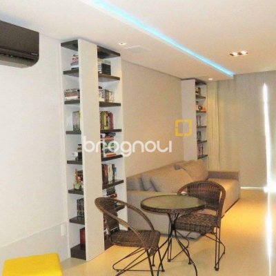 Apartamento com 117m², 3 quartos (sendo 3 suítes), 3 garagens, no bairro Centro em Florianópolis