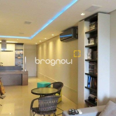 Apartamento com 117m², 3 quartos (sendo 3 suítes), 3 garagens, no bairro Centro em Florianópolis