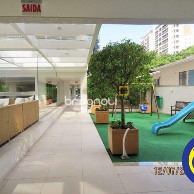 Apartamento com 117m², 3 quartos (sendo 3 suítes), 3 garagens, no bairro Centro em Florianópolis