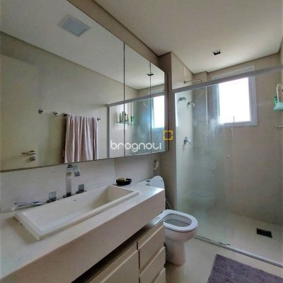Apartamento com 117m², 3 quartos (sendo 3 suítes), 3 garagens, no bairro Centro em Florianópolis