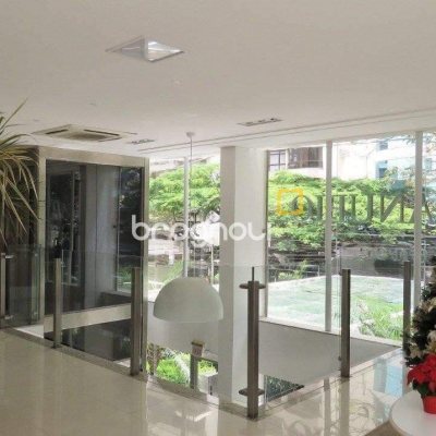 Apartamento com 117m², 3 quartos (sendo 3 suítes), 3 garagens, no bairro Centro em Florianópolis