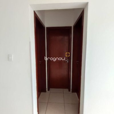 Prédio com 480m², 8 garagens, no bairro Vargem Grande em Florianópolis