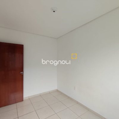 Prédio com 480m², 8 garagens, no bairro Vargem Grande em Florianópolis