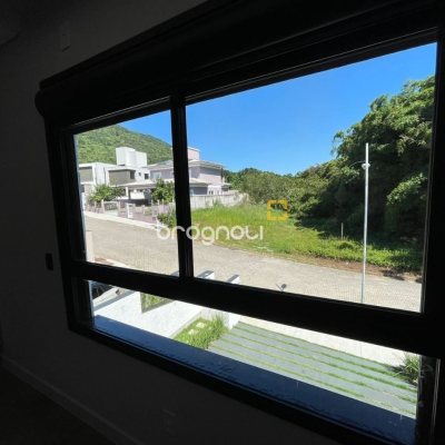 Casa com 149m², 3 quartos (sendo 3 suítes), 2 garagens, no bairro Santo Antônio de Lisboa em Florianópolis