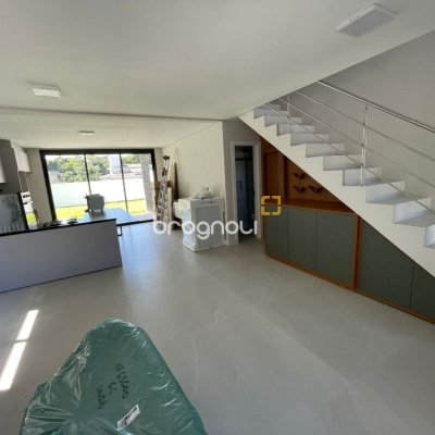 Casa com 149m², 3 quartos (sendo 3 suítes), 2 garagens, no bairro Santo Antônio de Lisboa em Florianópolis