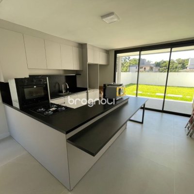 Casa com 149m², 3 quartos (sendo 3 suítes), 2 garagens, no bairro Santo Antônio de Lisboa em Florianópolis