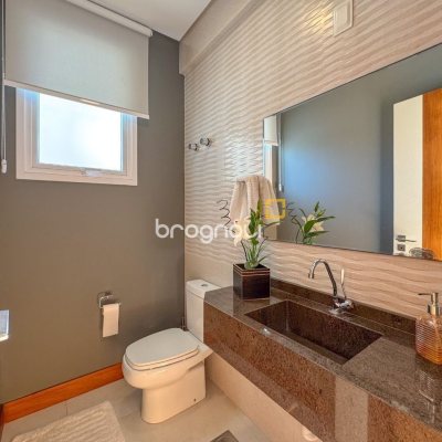 Casa com 242m², 4 quartos (sendo 3 suítes), 4 garagens, no bairro Jurerê Internacional em Florianópolis