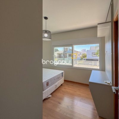 Casa com 242m², 4 quartos (sendo 3 suítes), 4 garagens, no bairro Jurerê Internacional em Florianópolis