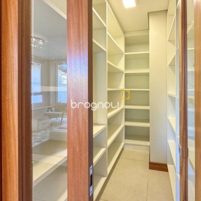 Casa com 242m², 4 quartos (sendo 3 suítes), 4 garagens, no bairro Jurerê Internacional em Florianópolis