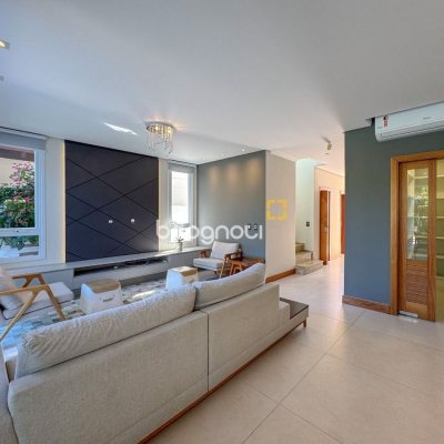 Casa com 242m², 4 quartos (sendo 3 suítes), 4 garagens, no bairro Jurerê Internacional em Florianópolis