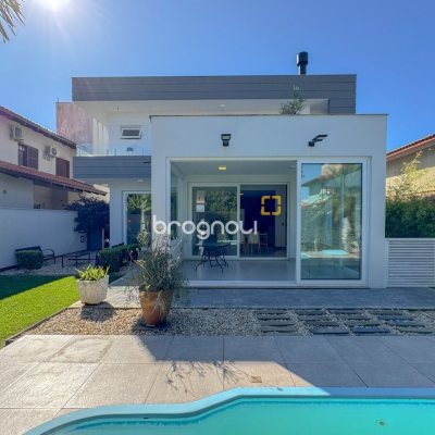 Casa com 242m², 4 quartos (sendo 3 suítes), 4 garagens, no bairro Jurerê Internacional em Florianópolis