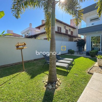 Casa com 242m², 4 quartos (sendo 3 suítes), 4 garagens, no bairro Jurerê Internacional em Florianópolis