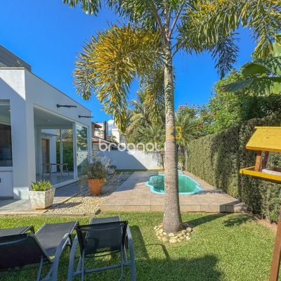 Casa com 242m², 4 quartos (sendo 3 suítes), 4 garagens, no bairro Jurerê Internacional em Florianópolis