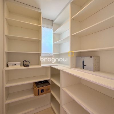 Casa com 242m², 4 quartos (sendo 3 suítes), 4 garagens, no bairro Jurerê Internacional em Florianópolis