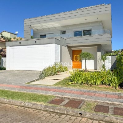 Casa com 242m², 4 quartos (sendo 3 suítes), 4 garagens, no bairro Jurerê Internacional em Florianópolis