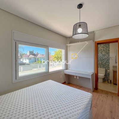 Casa com 242m², 4 quartos (sendo 3 suítes), 4 garagens, no bairro Jurerê Internacional em Florianópolis