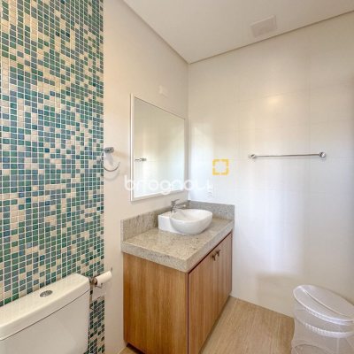 Casa com 242m², 4 quartos (sendo 3 suítes), 4 garagens, no bairro Jurerê Internacional em Florianópolis