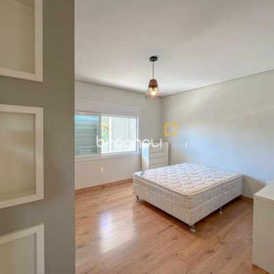 Casa com 242m², 4 quartos (sendo 3 suítes), 4 garagens, no bairro Jurerê Internacional em Florianópolis