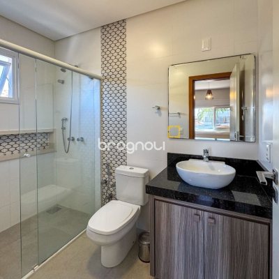 Casa com 242m², 4 quartos (sendo 3 suítes), 4 garagens, no bairro Jurerê Internacional em Florianópolis
