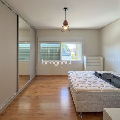 Casa com 242m², 4 quartos (sendo 3 suítes), 4 garagens, no bairro Jurerê Internacional em Florianópolis
