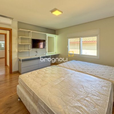 Casa com 242m², 4 quartos (sendo 3 suítes), 4 garagens, no bairro Jurerê Internacional em Florianópolis
