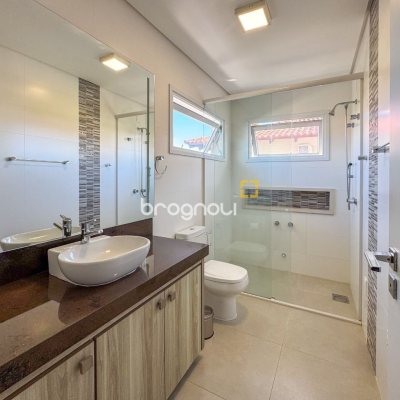 Casa com 242m², 4 quartos (sendo 3 suítes), 4 garagens, no bairro Jurerê Internacional em Florianópolis