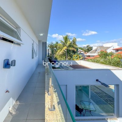 Casa com 242m², 4 quartos (sendo 3 suítes), 4 garagens, no bairro Jurerê Internacional em Florianópolis