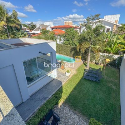 Casa com 242m², 4 quartos (sendo 3 suítes), 4 garagens, no bairro Jurerê Internacional em Florianópolis