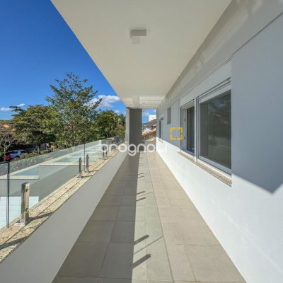 Casa com 242m², 4 quartos (sendo 3 suítes), 4 garagens, no bairro Jurerê Internacional em Florianópolis