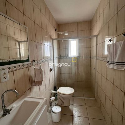 Casa com 150m², 3 quartos (sendo 1 suíte), 2 garagens, no bairro Rio Vermelho em Florianópolis