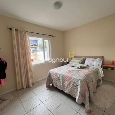 Casa com 150m², 3 quartos (sendo 1 suíte), 2 garagens, no bairro Rio Vermelho em Florianópolis