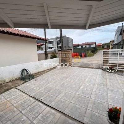 Casa com 150m², 3 quartos (sendo 1 suíte), 2 garagens, no bairro Rio Vermelho em Florianópolis