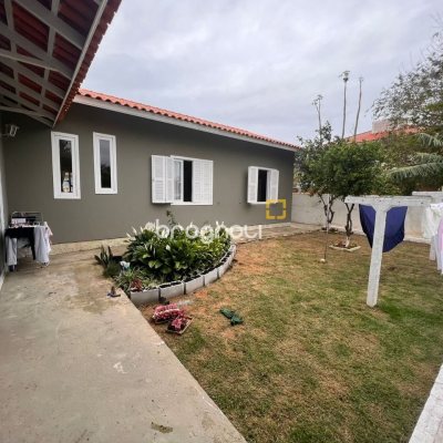 Casa com 150m², 3 quartos (sendo 1 suíte), 2 garagens, no bairro Rio Vermelho em Florianópolis