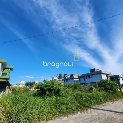 Terreno com 720m², no bairro Carianos em Florianópolis