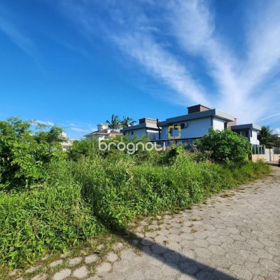 Terreno com 720m², no bairro Carianos em Florianópolis