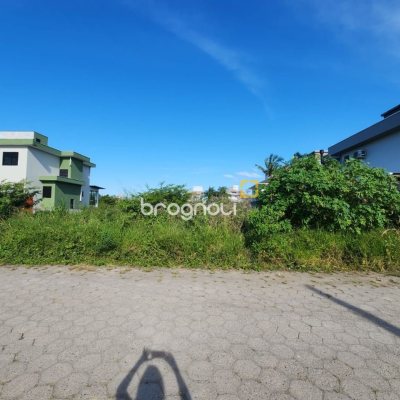 Terreno com 720m², no bairro Carianos em Florianópolis