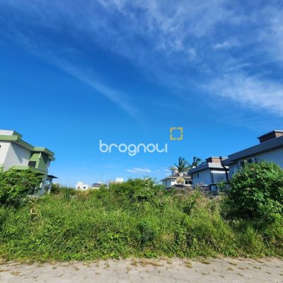 Terreno com 720m², no bairro Carianos em Florianópolis