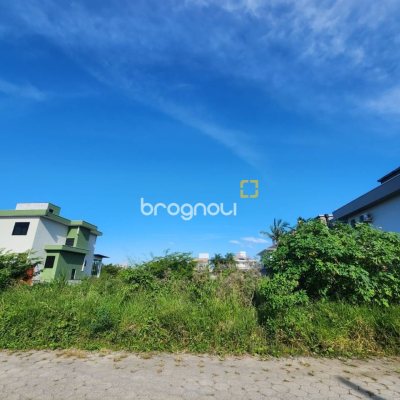 Terreno com 720m², no bairro Carianos em Florianópolis
