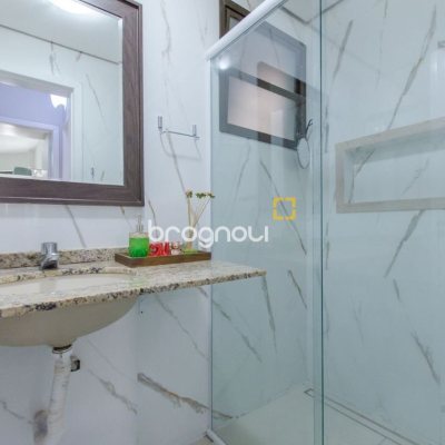 Apartamento com 83m², 2 quartos (sendo 1 suíte), 1 garagem, no bairro Ponta das Canas em Florianópolis
