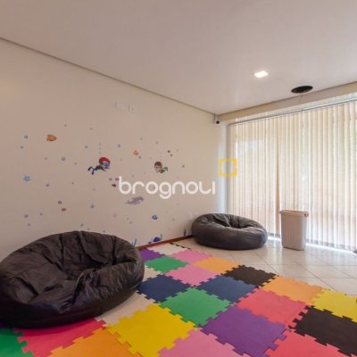 Apartamento com 83m², 2 quartos (sendo 1 suíte), 1 garagem, no bairro Ponta das Canas em Florianópolis