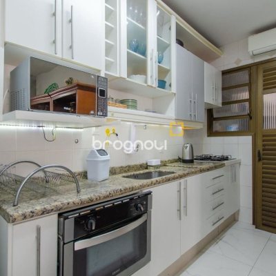 Apartamento com 83m², 2 quartos (sendo 1 suíte), 1 garagem, no bairro Ponta das Canas em Florianópolis