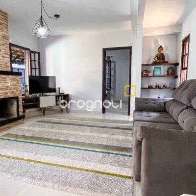Casa com 340m², 3 quartos (sendo 1 suíte), 2 garagens, no bairro Rio Tavares em Florianópolis