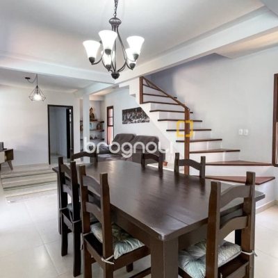 Casa com 340m², 3 quartos (sendo 1 suíte), 2 garagens, no bairro Rio Tavares em Florianópolis