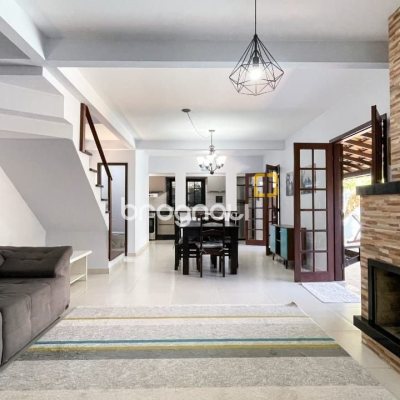 Casa com 340m², 3 quartos (sendo 1 suíte), 2 garagens, no bairro Rio Tavares em Florianópolis