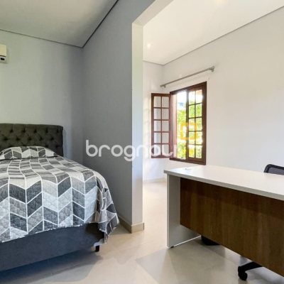 Casa com 340m², 3 quartos (sendo 1 suíte), 2 garagens, no bairro Rio Tavares em Florianópolis