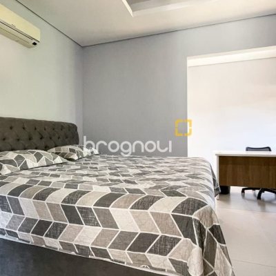 Casa com 340m², 3 quartos (sendo 1 suíte), 2 garagens, no bairro Rio Tavares em Florianópolis