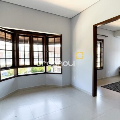 Casa com 340m², 3 quartos (sendo 1 suíte), 2 garagens, no bairro Rio Tavares em Florianópolis